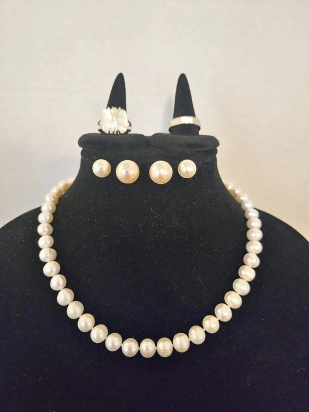 White & Silver Pearl Necklace & Matching Jewelry Set